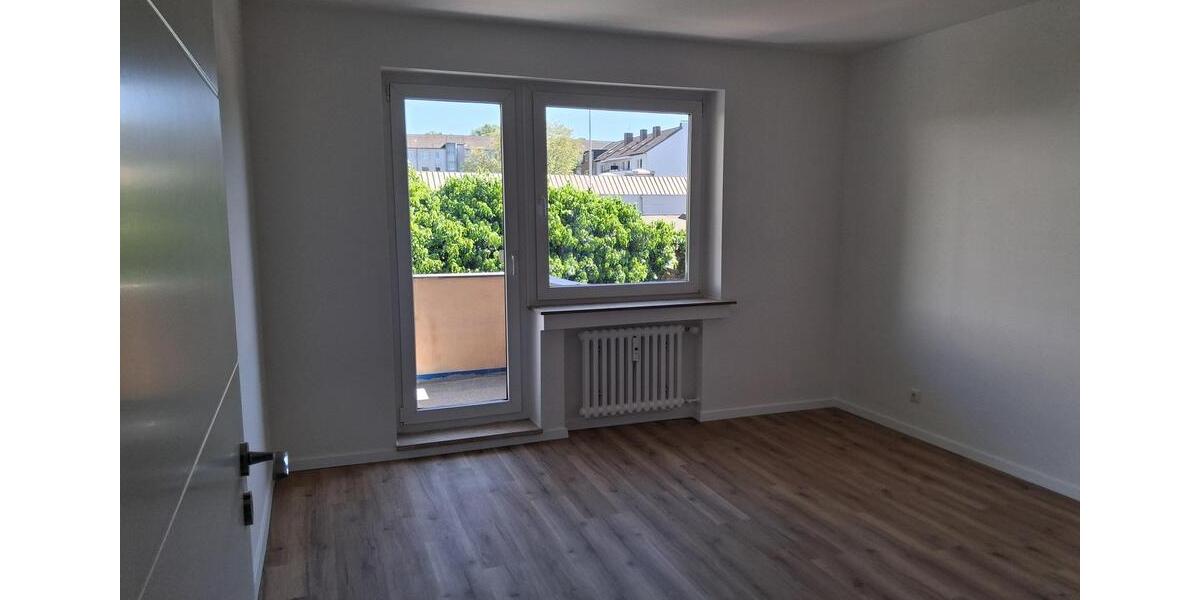 Etagenwohnung Duisburg Duisburg-Mitte - 3 Zimmer, 79 m&sup2;, 850&euro; | Angebot:26399334