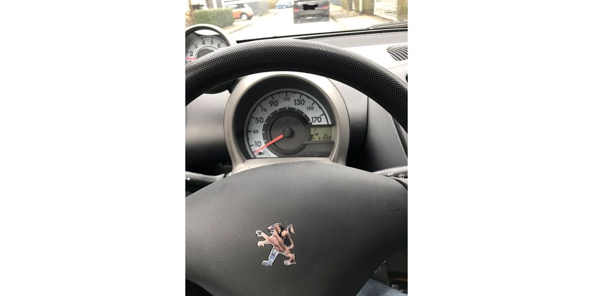 Peugeot 107 61.950 km 3.300 € Duisburg 47228