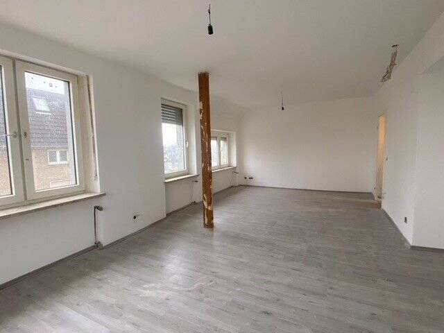 Modernisiertes Wohn- und Geschäftshaus, 488 qm vermietbare Fläche, 3 Garagen