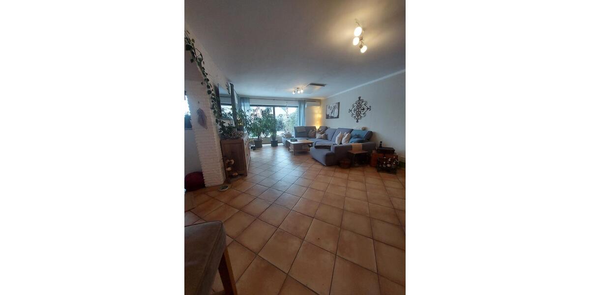 Reihenhaus Hünxe - 7 Zimmer, 250 m&sup2;, 2.200&euro; | Angebot:26295244