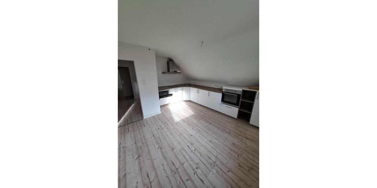 Große 4 Zimmer DG Wohnung inkl. Küche- 98m² 4 zimmer