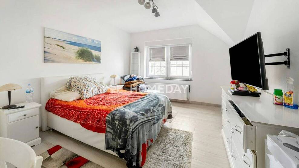 Doppelhaushälfte mit modernisierter Ausstattung, Doppelgarage und nachhaltiger Energieversorgung 5 zimmer