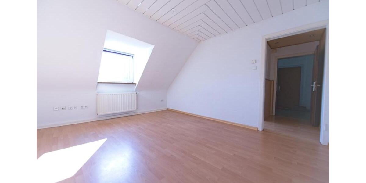 schöne 3 Zimmer DG Wohnung mit 50qm, renoviert 3 zimmer