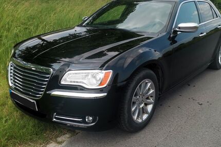 Chrysler 300C 137.500 km 12.500 € Oberhausen 46047