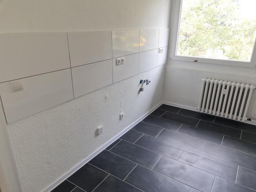 Renovierte 2-Zimmer-Wohnung im 2.Obergeschoss zu vermieten! *Mit Balkon* zimmer