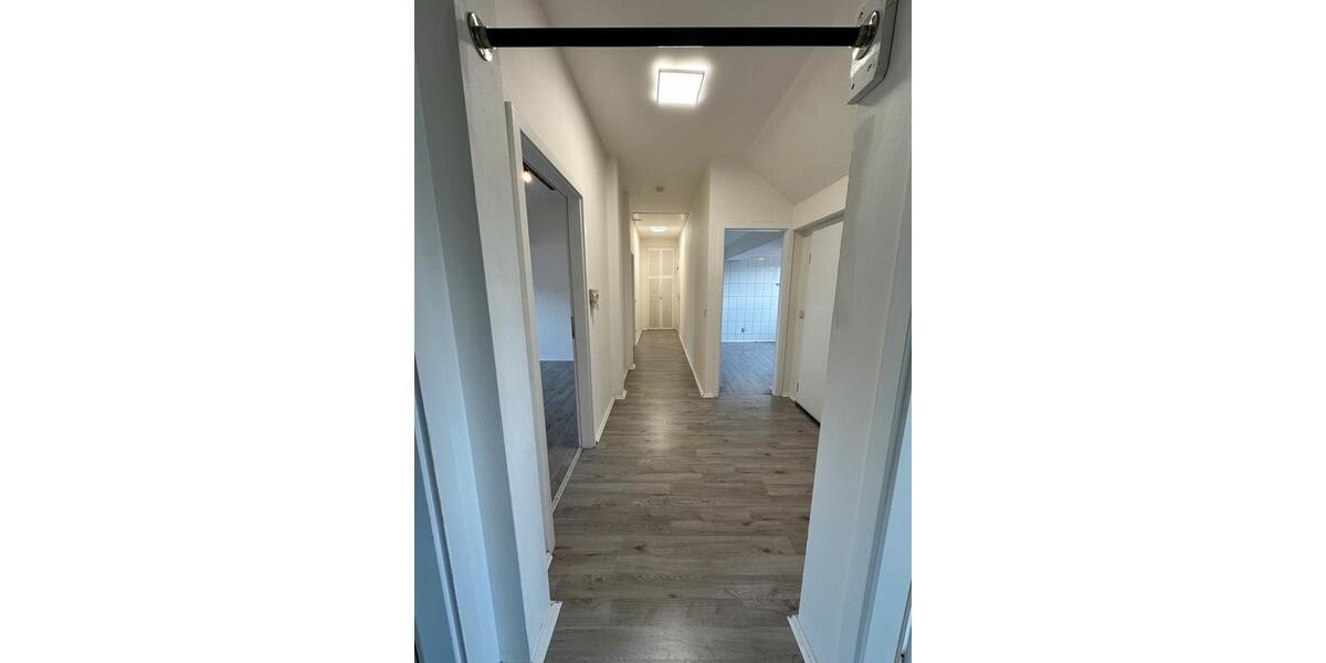 Dachgeschoßwohnung Wuppertal Elberfeld - 4 Zimmer, 73 m&sup2;, 650&euro; | Angebot:25420381