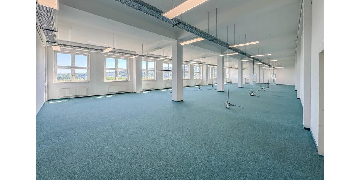 LAGER – 390 m² – LASTENAUFZUG – STELLPLÄTZE – BARRIEREFREI – SICHERHEITSDIENST – opt. BEHEIZT zimmer