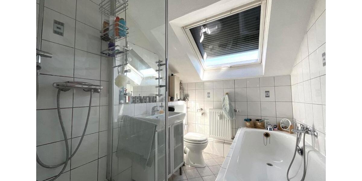 Dachgeschoßwohnung Duisburg Mittelmeiderich - 3 Zimmer, 80 m&sup2;, 901&euro; | Angebot:25294058