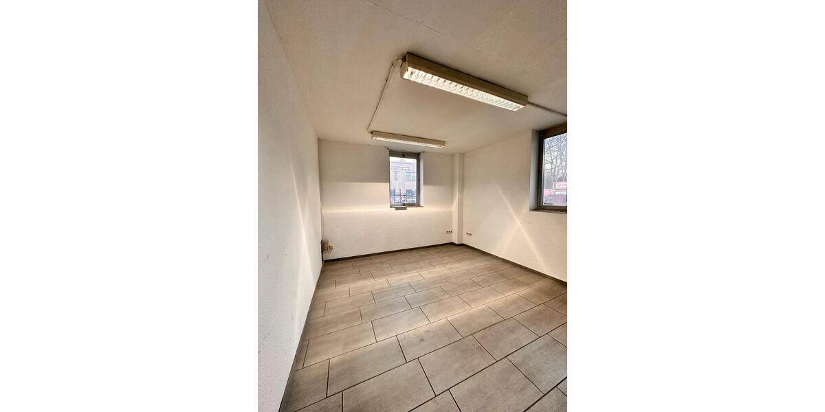 Zwei Gewerbehallen (ehem. Kfz-Werkstatt) in Dorsten-Wulfen zimmer