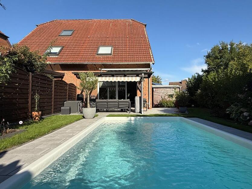 Doppelhaushälfte in top Lage mit Pool und Sauna!!!