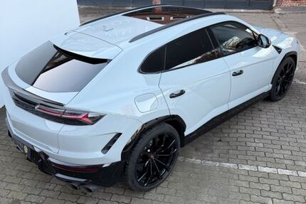 Lamborghini Urus 1.900 km 353.192 &euro; Dortmund 44141
