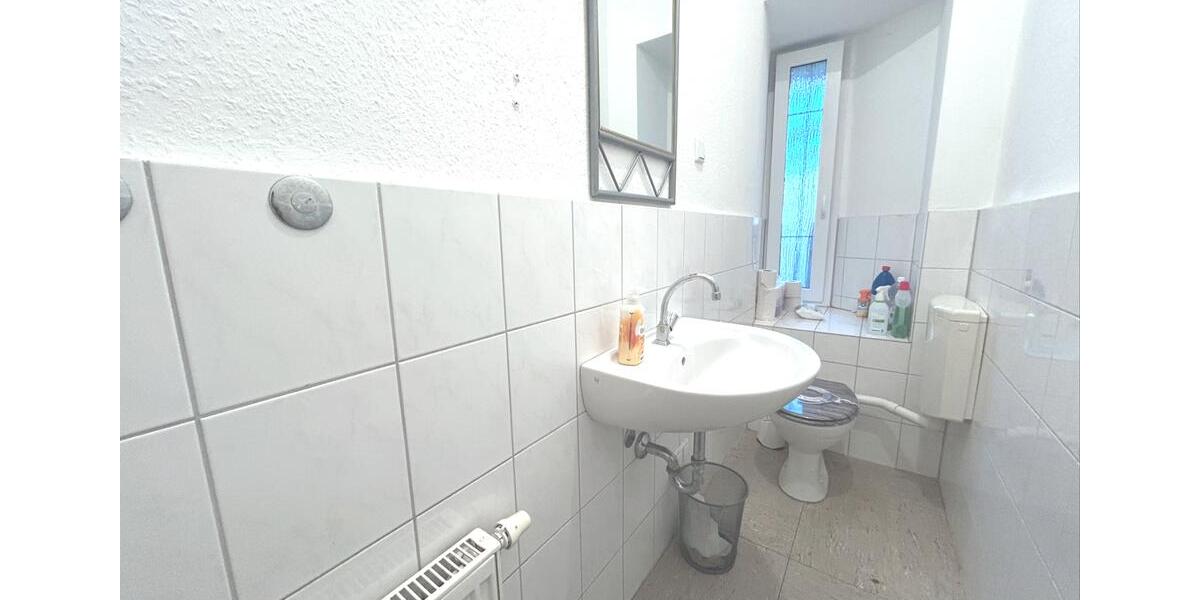 Modernisierte Gewerbeeinheit im Erdgeschoss zimmer