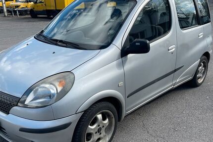 Toyota Yaris 159.030 km 2.300 &euro; Wuppertal 42107