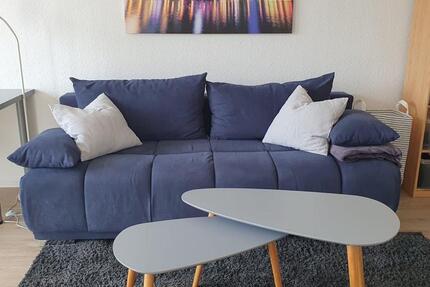 Schöne 1,5 Zimmer Wohnung möbliert mit Balkon u Küche und 1.5 zimmer