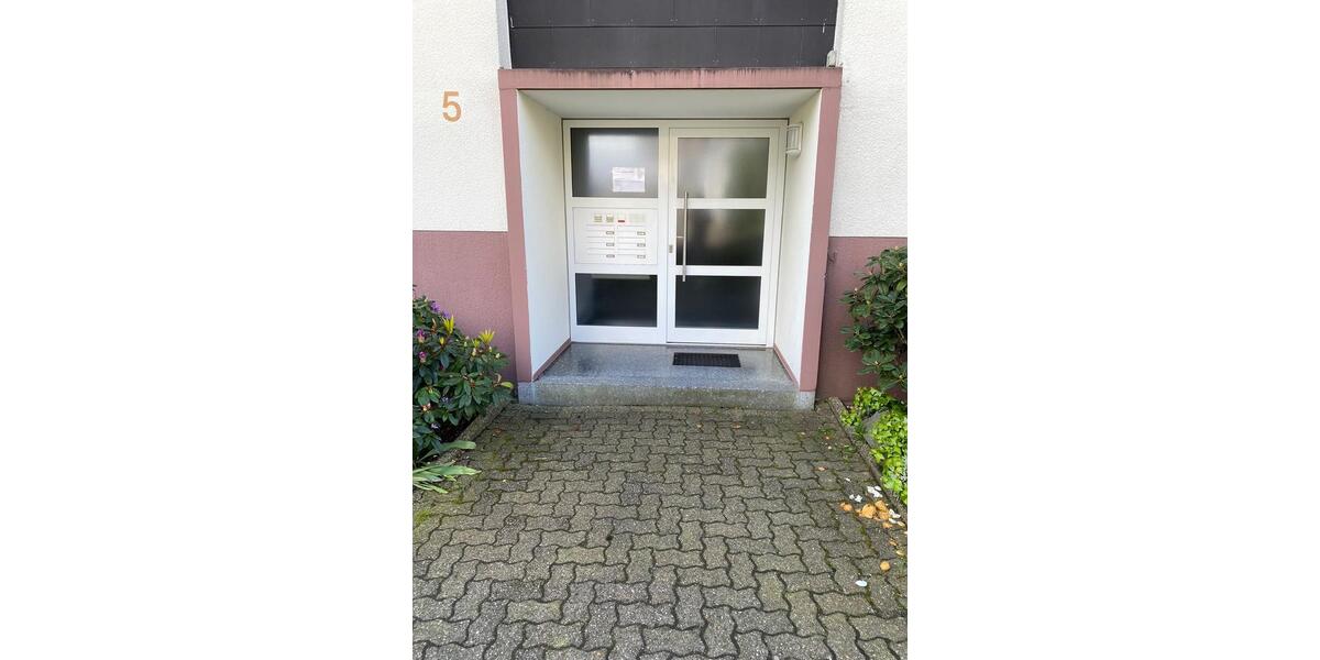 Luxuriöse Wohnung Eigentumswohnung m. Balkon & Garage + Parkplatz 3.5 zimmer