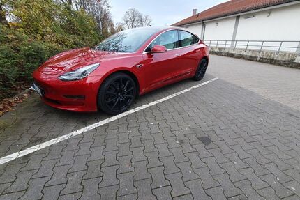 Tesla Model 3 64.100 km 24.950 &euro; Duisburg 47053