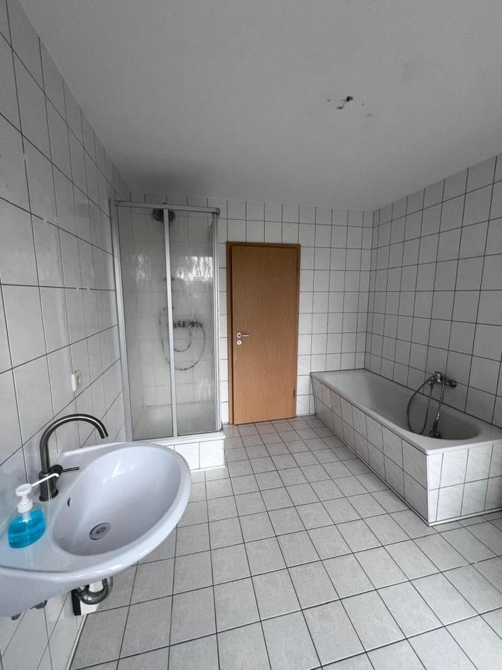 Große 3 Zimmer Wohnung mit Balkon zimmer