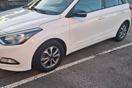 Hyundai i20 89.900 km 8.990 &euro; wuppertal 42277