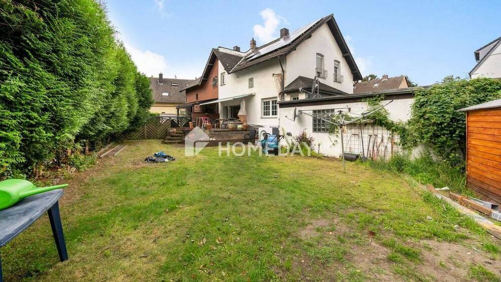 Doppelhaushälfte mit modernisierter Ausstattung, Doppelgarage und nachhaltiger Energieversorgung 5 zimmer