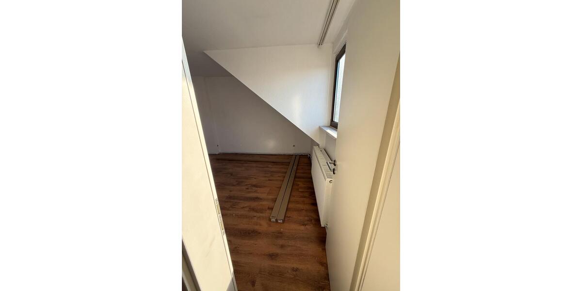 Dachgeschoßwohnung Gelsenkirchen Gelsenkirchen-Nord - 2 Zimmer, 77 m&sup2;, 450&euro; | Angebot:26341699