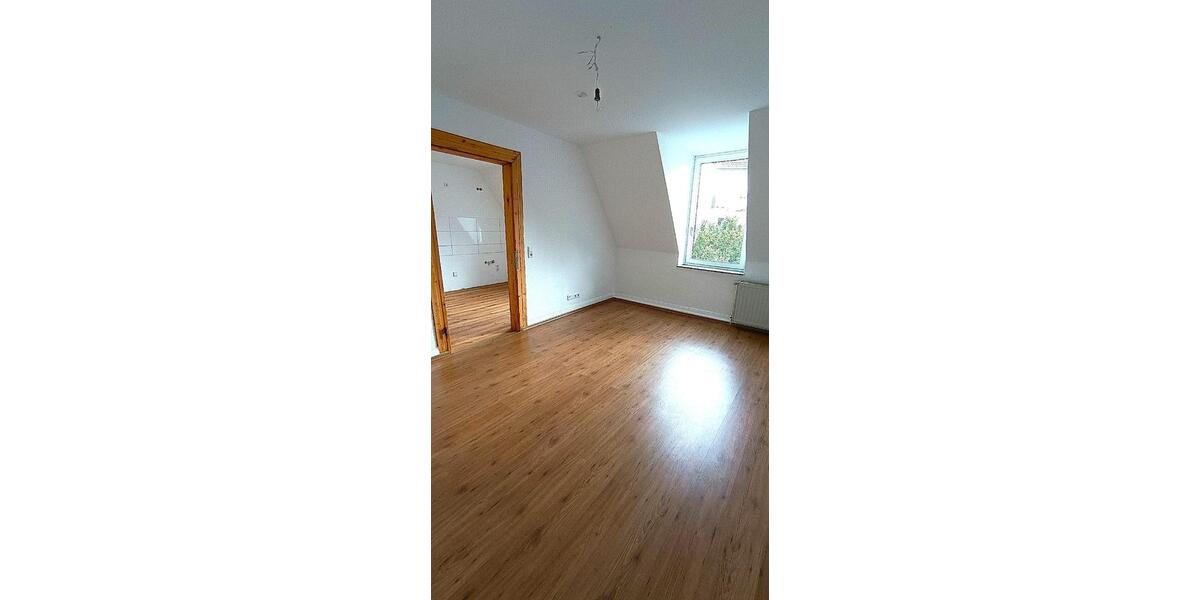Dachgeschoßwohnung Wuppertal Gemarkung Langerfeld - 4 Zimmer, 100 m&sup2;, 1.000&euro; | Angebot:26324943