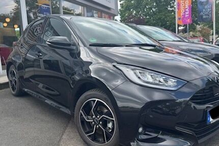 Toyota Yaris 2.535 km 22.700 &euro; Gelsenkirchen 45891