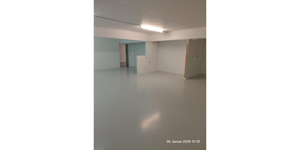 Ebenerdiges kleines Lager ohne Stufen und guter Anbindung zimmer