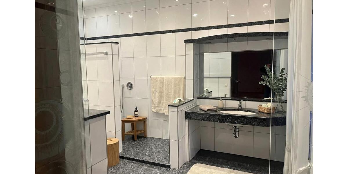 Erdgeschoßwohnung Schwelm - 5 Zimmer, 220 m&sup2;, 498.000&euro; | Angebot:25647256