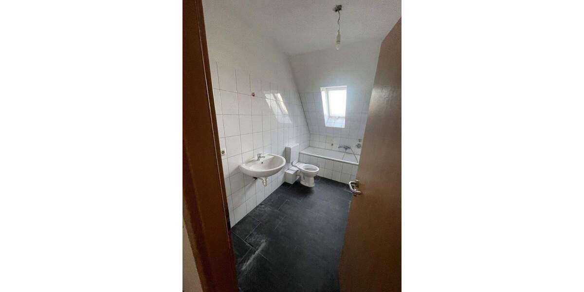 Helle 3,5-Zimmer-Dachgeschosswohnung mit ca. 80?m² in Gelsenkirchen-Bismarck - ab sofort bezugsfrei 3 zimmer