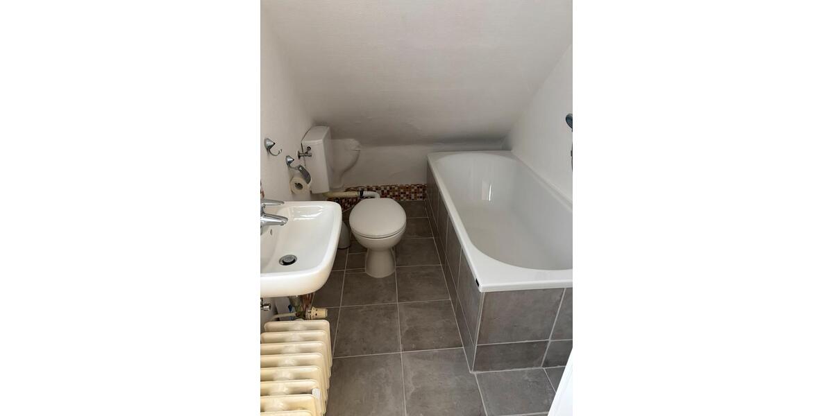 Dachgeschoßwohnung Oberhausen Biefang - 3.5 Zimmer, 72 m&sup2;, 860&euro; | Angebot:26336385