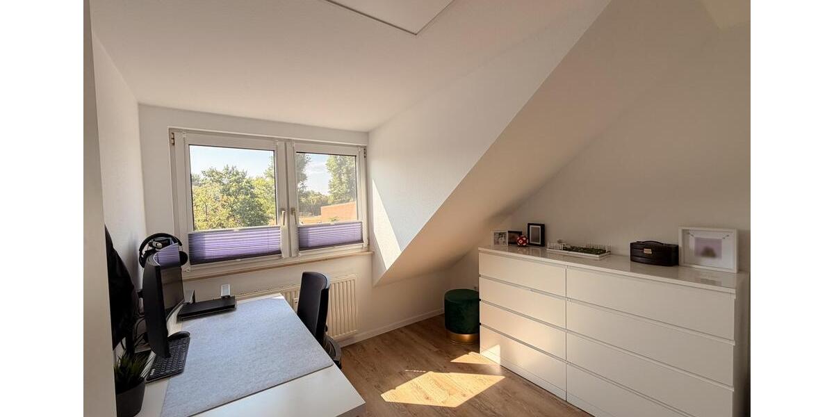 Dachgeschoßwohnung Duisburg Huckingen - 3 Zimmer, 70 m&sup2;, 200.000&euro; | Angebot:27425714