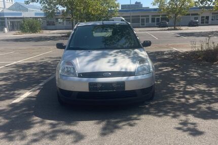 Ford Fiesta 71.663 km 3.100 &euro; ratingen 40880