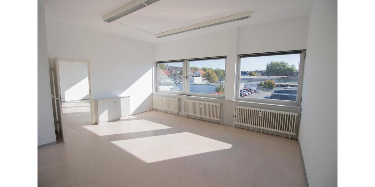 Büro 100m² neu gestrichen mit Parkplätzen zimmer