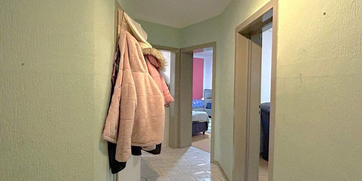 Etagenwohnung Duisburg Untermeiderich - 3 Zimmer, 82 m&sup2;, 114.000&euro; | Angebot:25865311