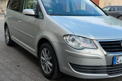 VW Touran 141.000 km 5.450 &euro; Essen 45127