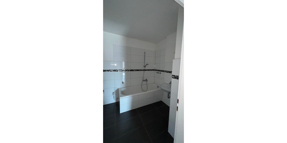 Etagenwohnung Voerde (Niederrhein) - 3.5 Zimmer, 74 m&sup2;, 592&euro; | Angebot:25871606