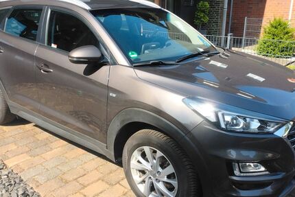 Hyundai TUCSON 60.000 km 18.000 € Oberhausen 46117