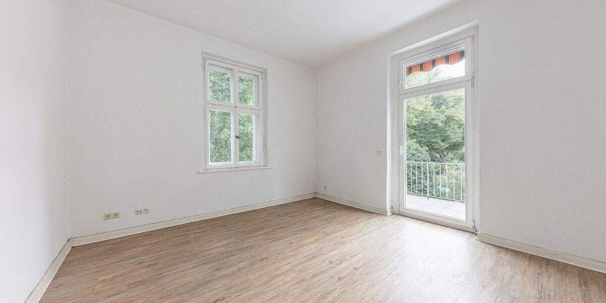 Mit Erbpacht: Zweifamilienhaus mit zwei Eingängen sowie tollem Garten und Garage in beliebter Lage 9 zimmer