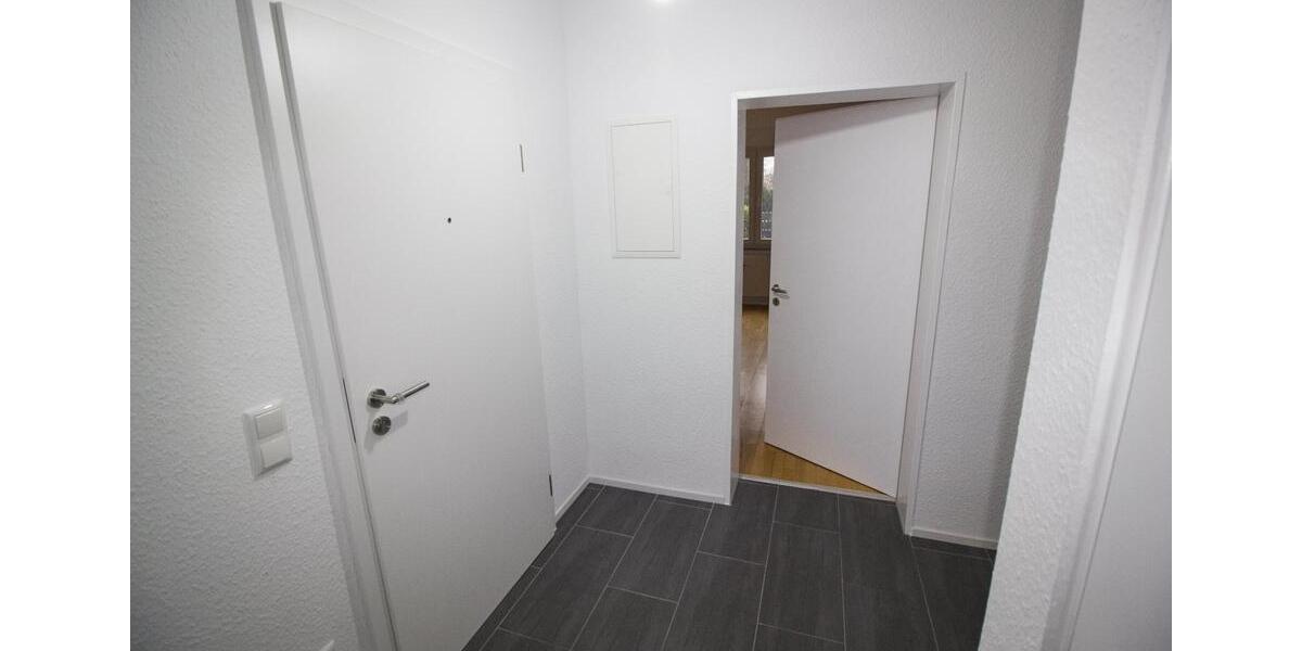 Renovierte 2 Zimmer Erdgeschoss-Wohnung + KDB 62 qm + Kellerraum 2 zimmer