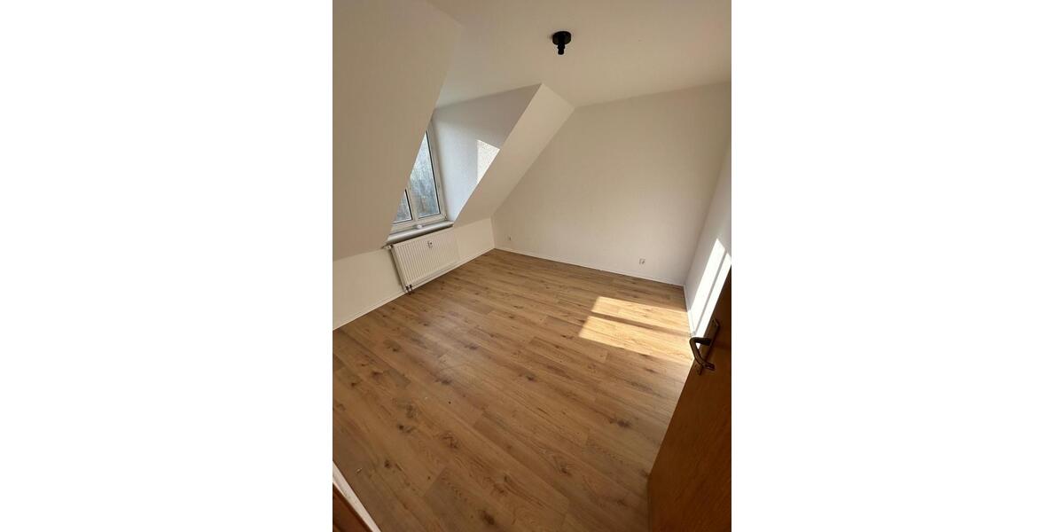 Dachgeschoßwohnung Wuppertal Arrenberg - 2 Zimmer, 35 m&sup2;, 380&euro; | Angebot:26252933