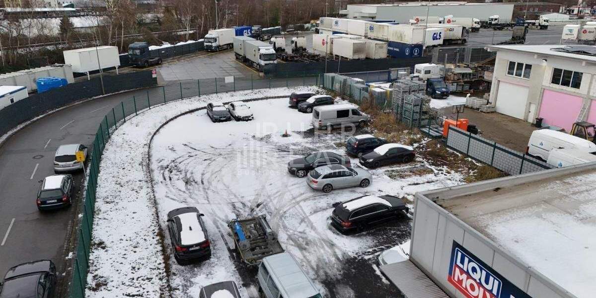 Lagerfläche mit Hebebühnen | 5 ebenerdige Rolltore | Umkleiden zimmer