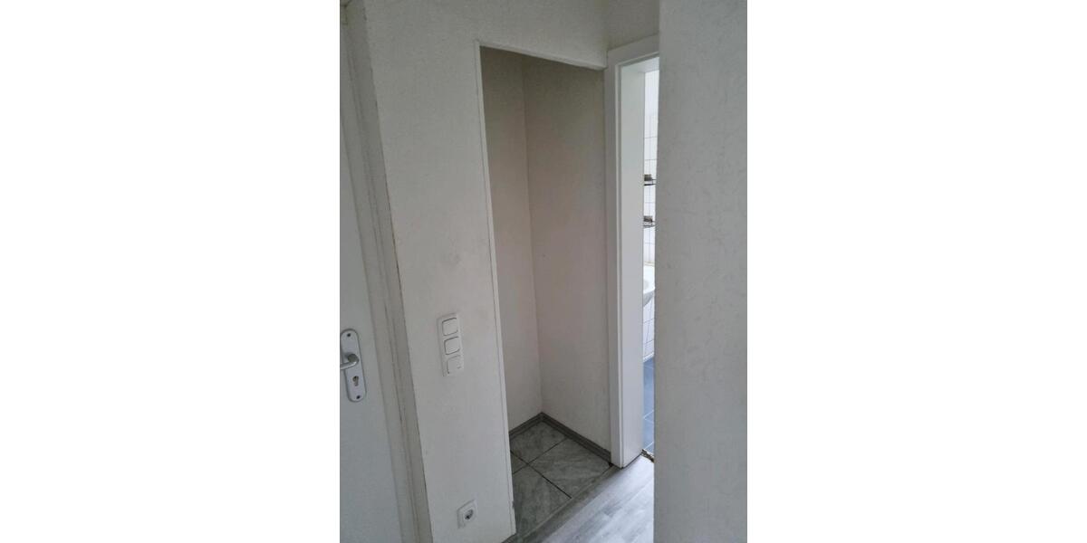 Wohnung EG rechts !!!! ZU VERMIETEN !!!! 3 zimmer