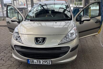 Peugeot 207 140.000 km 2.900 &euro; Oberhausen 46049