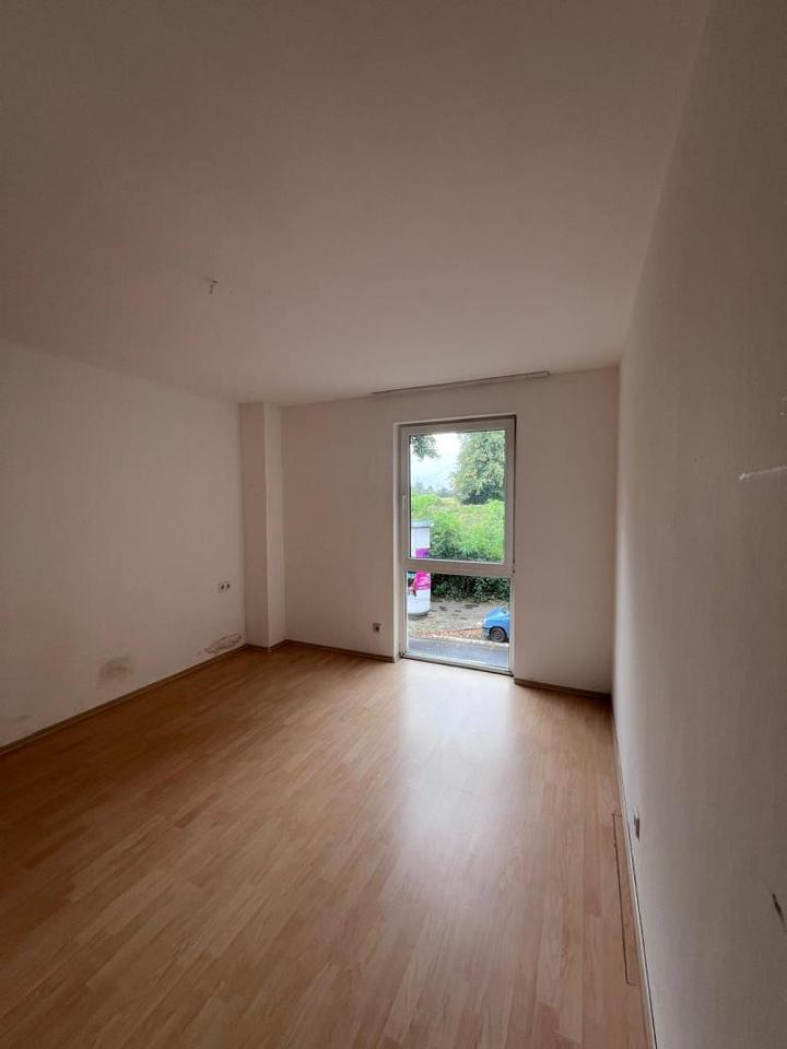 Große 3 Zimmer Wohnung mit Balkon zimmer