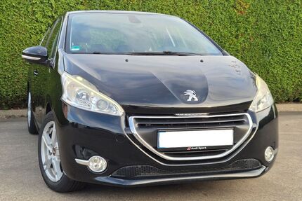 Peugeot 208 49.000 km 6.400 € Essen 45356