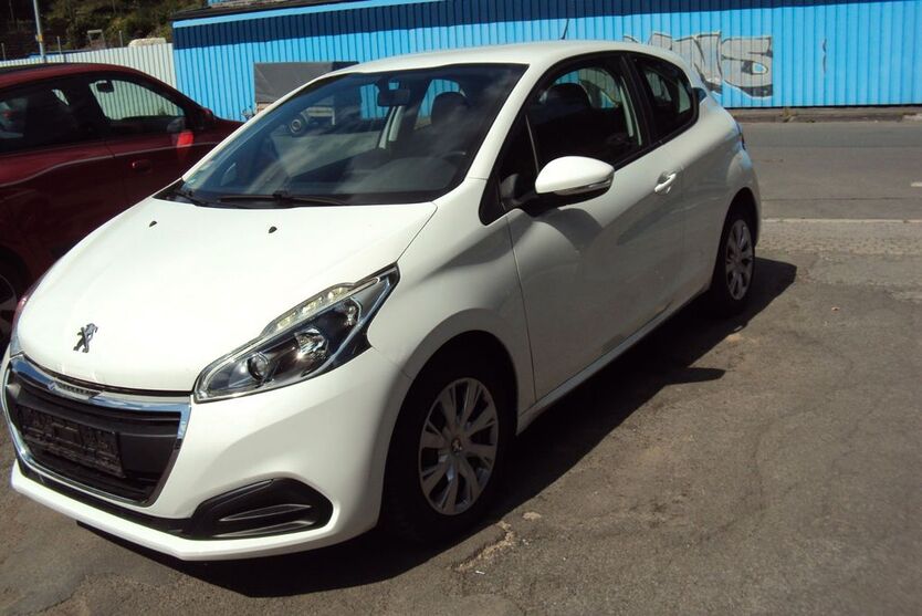 Peugeot 208 118.000 km 4.100 € Hagen 58091