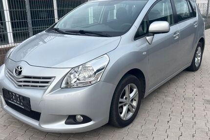 Toyota Verso 74.042 km 6.990 &euro; Dortmund 44145