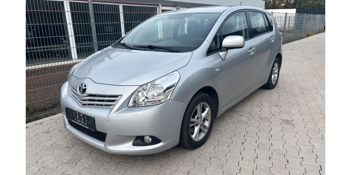 Toyota Verso 74.042 km 7.990 &euro; Dortmund 44145