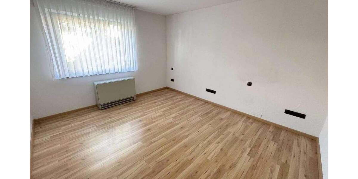 GEPFLEGTE DOPPELHAUSHÄLFTE MIT GARAGEN AUF GROßEM GRUNDSTÜCK IN DER MENGEDER HEIDE 6 zimmer