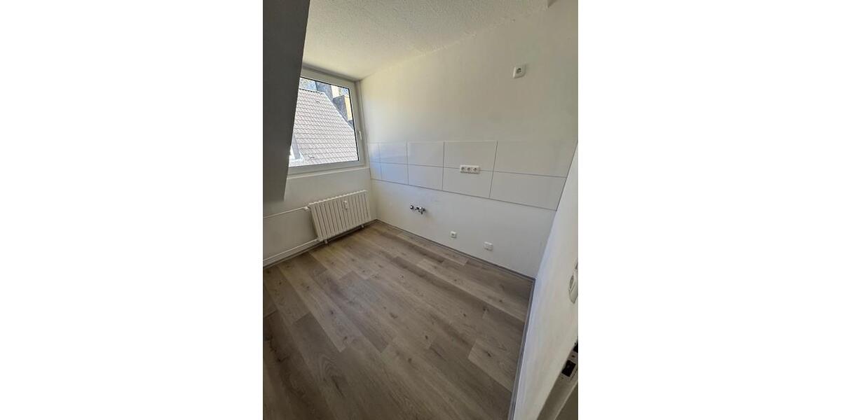 Dachgeschoßwohnung Duisburg Mittelmeiderich - 3 Zimmer, 48 m&sup2;, 385&euro; | Angebot:26115879